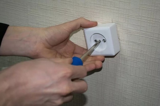Как заменить наружную розетку на внутреннюю