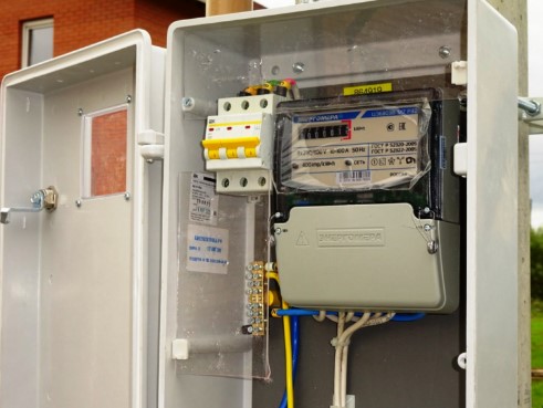 Наружный ввод в электрическом щите