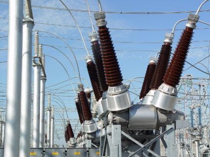 Выключатели элегазовые бакового типа Баковые элегазовые выключатели