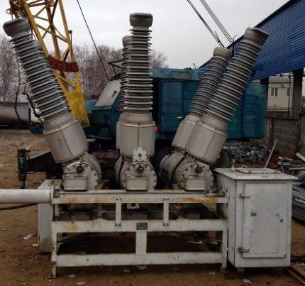 Установка с элегазовыми выключателями Расположение привода выключателя