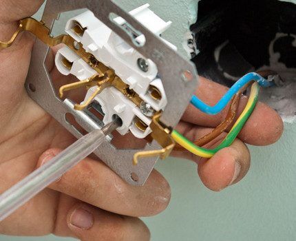 Монтаж электрической розетки Монтаж электрической розетки