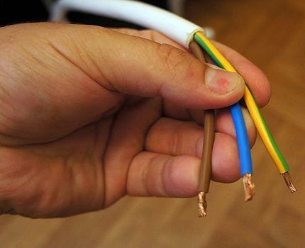 Провода разных цветов Провода разных цветов