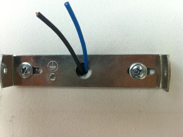 как установить бра на стену