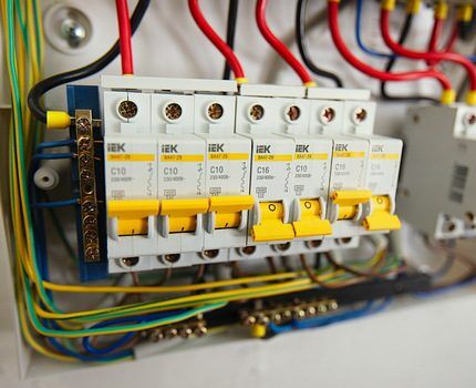 УЗО от IEK в распределительном щитке УЗО от IEK в распределительном щитке