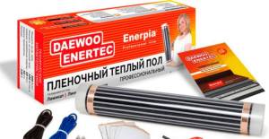 начальный этап монтажа пленочного пола